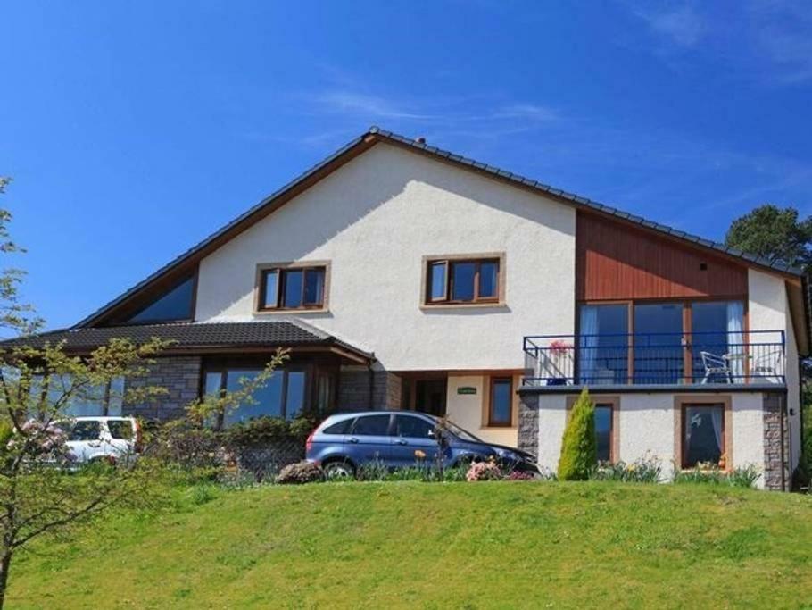 Апартаменты Highland Self Catering Retreat With Stunning Views Форт-Уильям Экстерьер фото